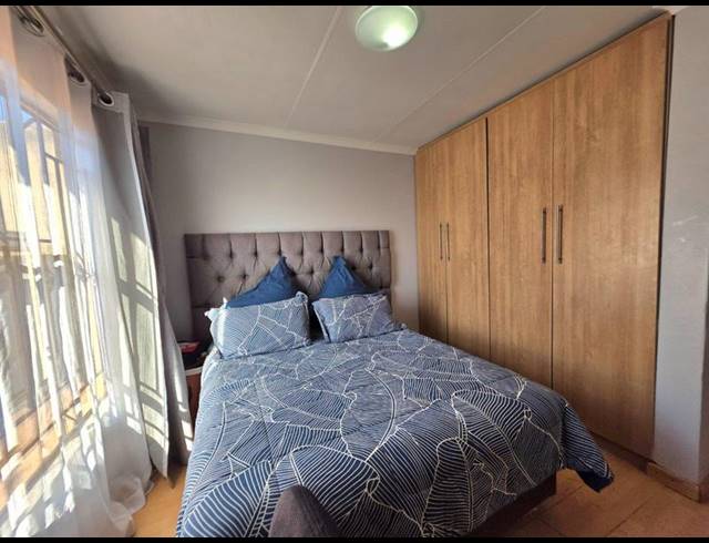 3 BEDROOM HOUSE FOR SALE IN KEMPTON PARK EXT 03